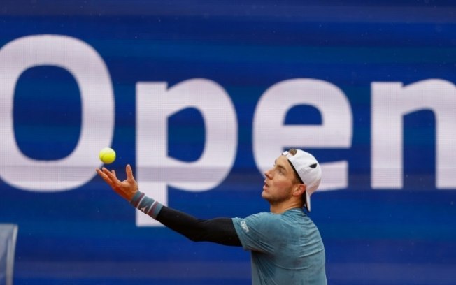 O alemão Jan-Lennard Struff venceu seu primeiro torneio neste domingo em Munique após 218 tentativas