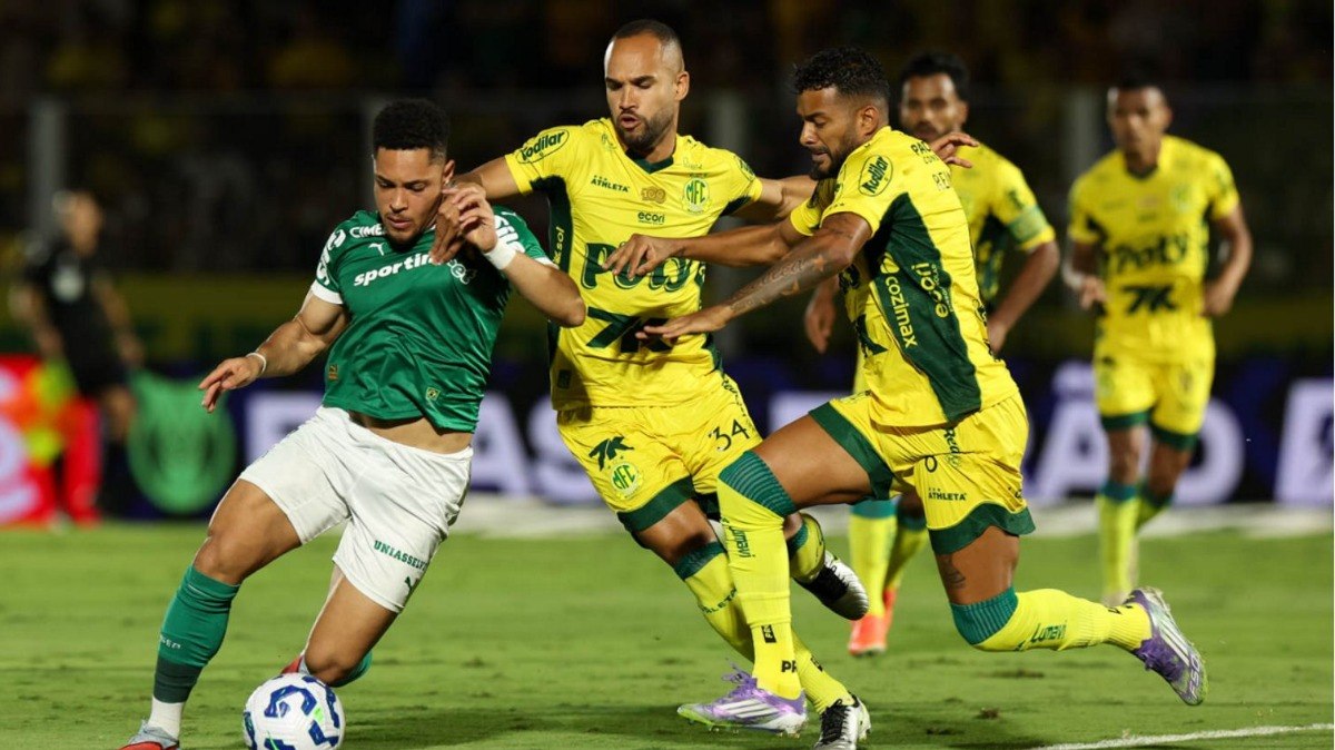 Palmeiras perde para Mirassol e vê Flamengo encostar na liderança