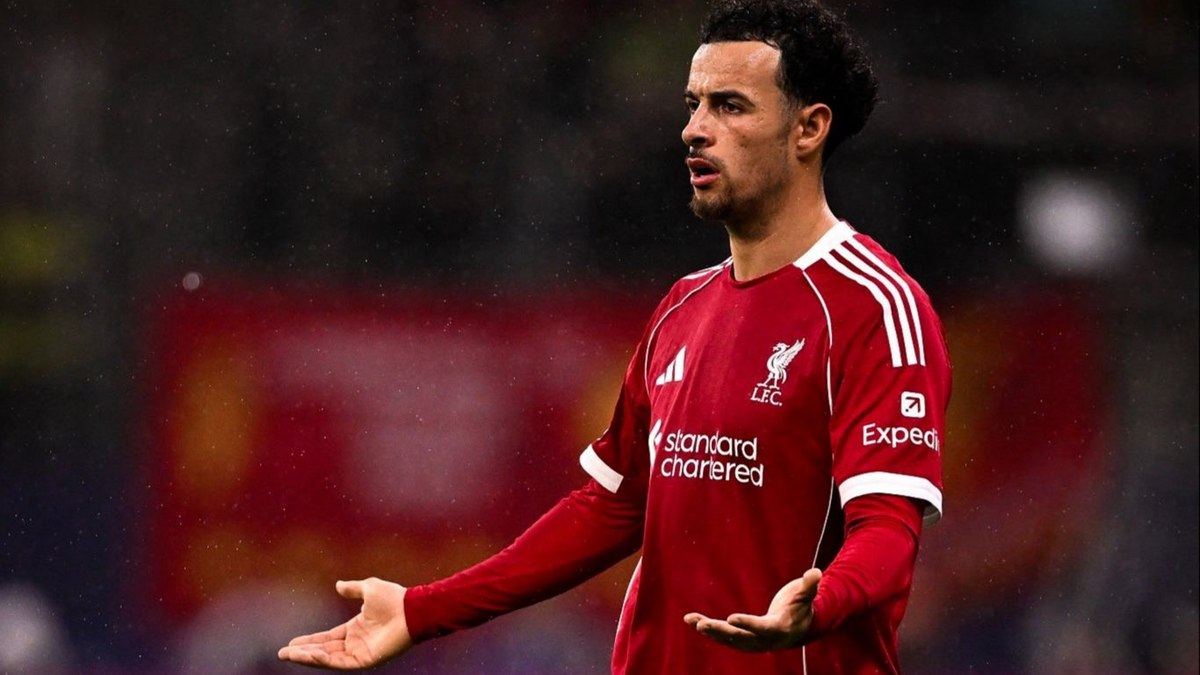 Curtis Jones é cria da base do Liverpool