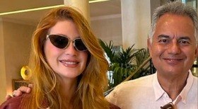 Da família: garoto chora ao celebrar 18 anos de cão salsichinha 