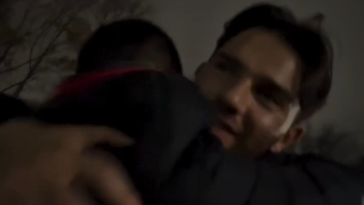 Jovem registra o momento em que volta a ver o pai após mais de duas décadas afastados