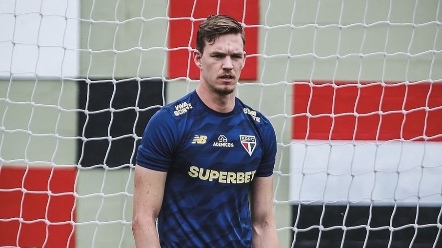 Young fez alguns jogos como titular pelo São Paulo