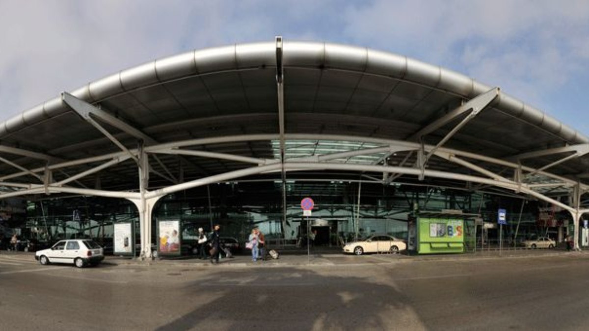 Turistas enfrentam filas gigantescas em aeroportos de Portugal