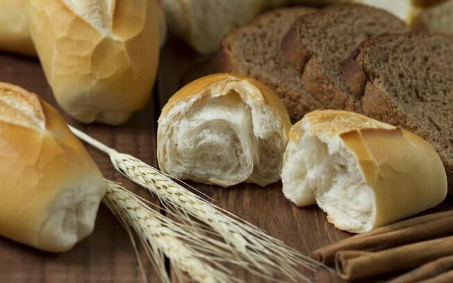 Carboidrato, como pães e massas, devem ser consumidos em qual momento do dia?