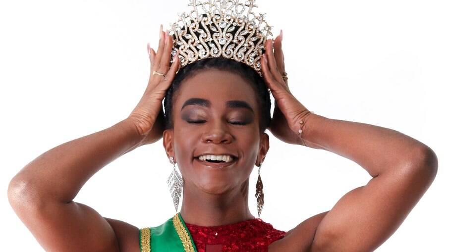 Eloá Rodrigues, mulher preta e travesti que ganhou o Miss Beleza T Brasil
