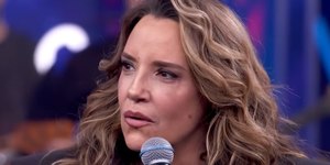 Ana Carolina dá bronca na equipe em show: "Respeita a mim"