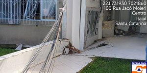 Prédio afunda e 65 moradores fogem só com roupa do corpo