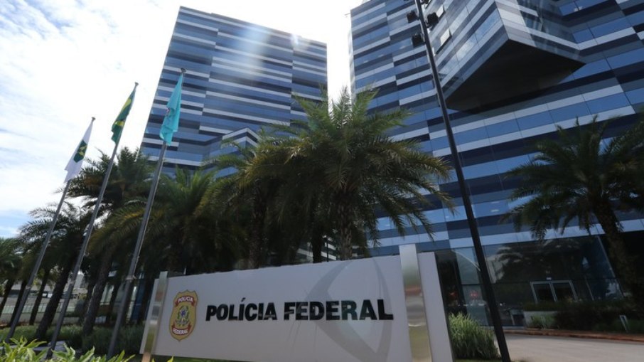 Desde a manhã de quarta-feira (28) até esta quinta-feira (29), foram cumpridos cinco mandados de prisão e nove de busca e apreensão Desde a manhã de quarta-feira (28) até esta quinta-feira (29), foram cumpridos cinco mandados de prisão e nove de busca e apreensão