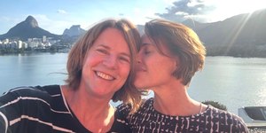 Vera Zimmermann celebra o amor com declaração para a namorada