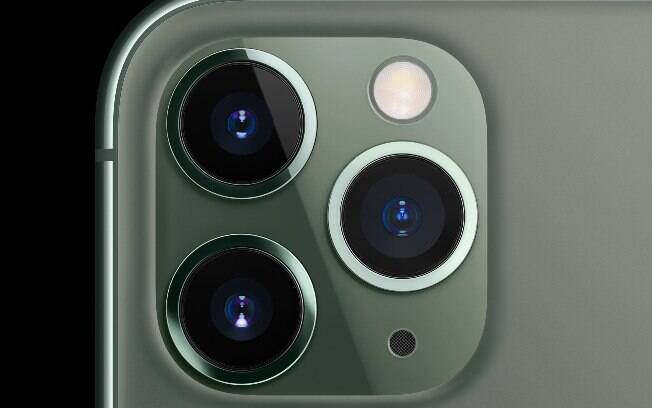 Os iPhones 11 Pro têm três câmeras. 