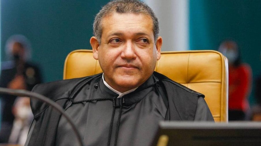 Após decisão de Nunes Marques, juristas dizem que regras já vigentes garantem punição contra fake news