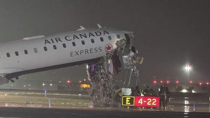 Bombeiro ouviu alerta antes de avião e caminhão colidirem nos EUA