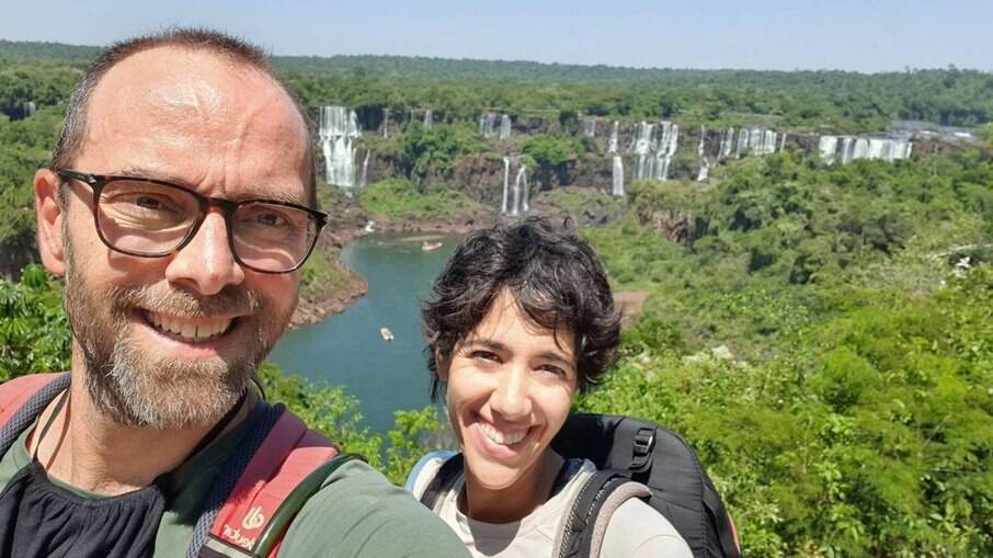 Dennis Hyde e Letícia Alves em expedição no Parque Nacional do Iguaçu, em Foz do Iguaçu, Paraná