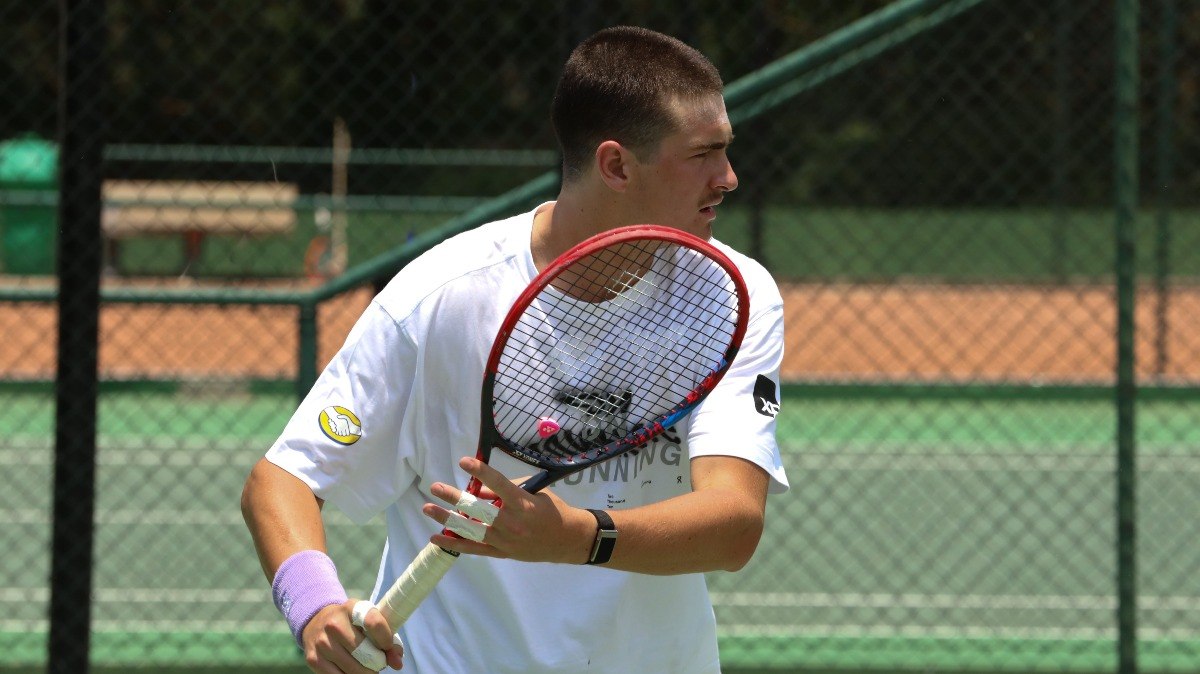 Jo%C3%A3o%20Fonseca%20cumpre%20promessa%20e%20surge%20treinando%20com%20visual%20novo