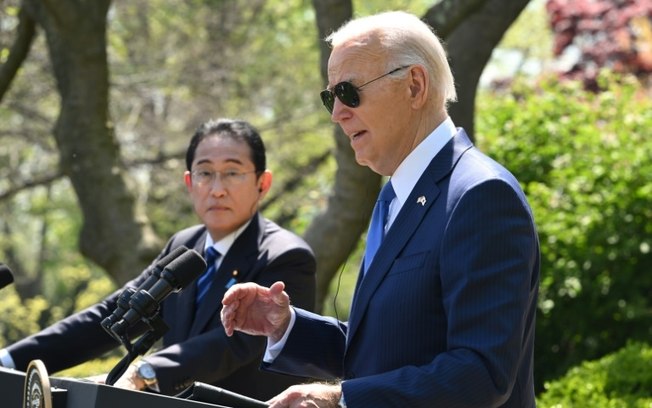 Biden participa de entrevista coletiva no jardim da Casa Branca com o premier do Japão, Fumio Kishida