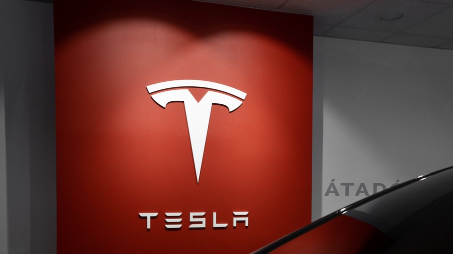Tesla é acusada por acidente em fábrica