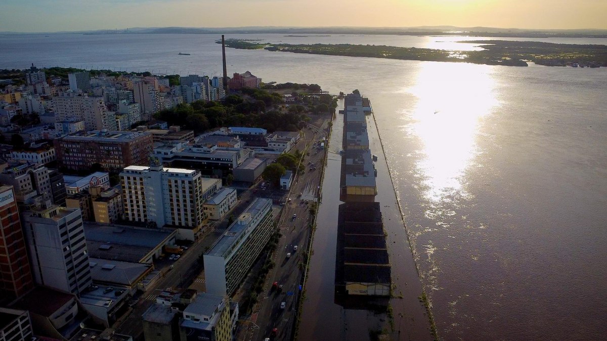Guaíba, em Porto Alegre, renova recorde e atinge 5,3 metros