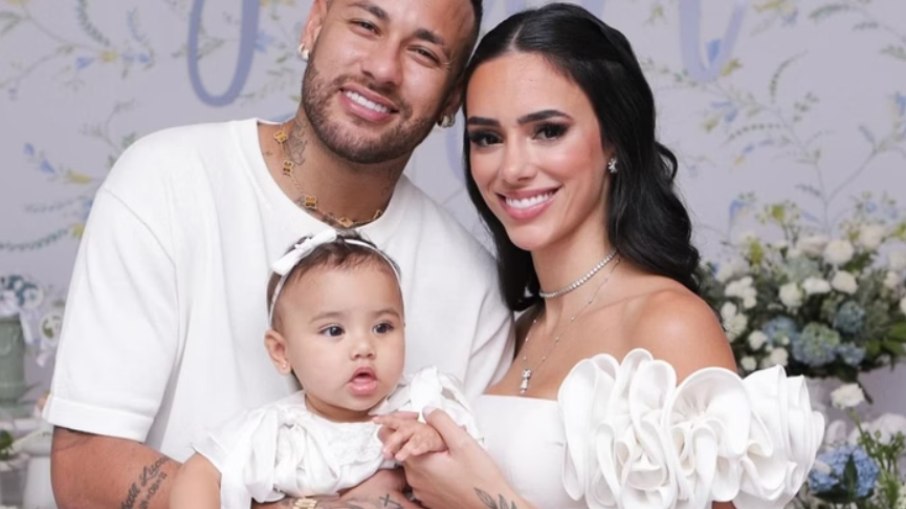 Neymar e Bruna Biancardi com a filha Mavie