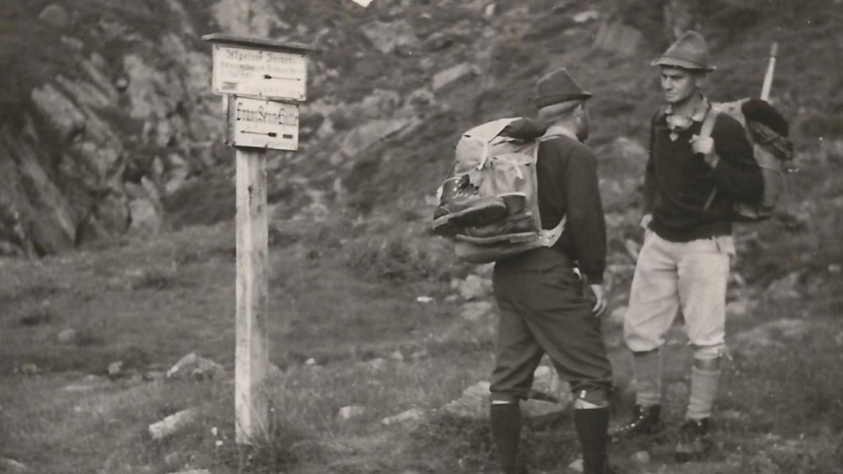Homem reencontra mochila perdida há 63 anos no gelo - Foto