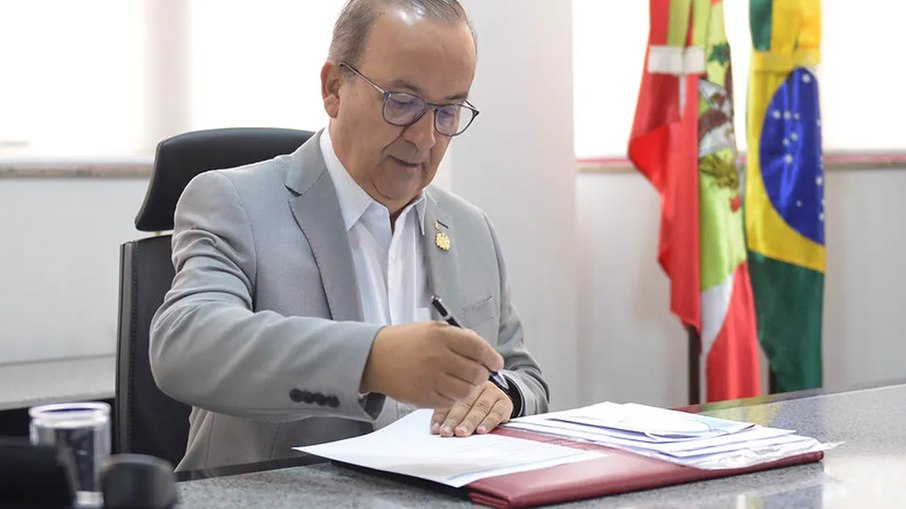 Jorginho lidera com 48% enquanto governo registra 75% de aprovação, aponta levantamento em Santa Catarina Jorginho lidera com 48% enquanto governo registra 75% de aprovação, aponta levantamento em Santa Catarina