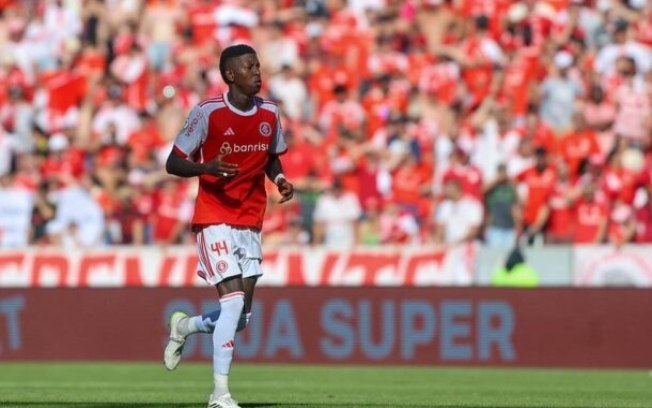Vitão em ação pelo time do Internacional Vitão em ação pelo time do Internacional