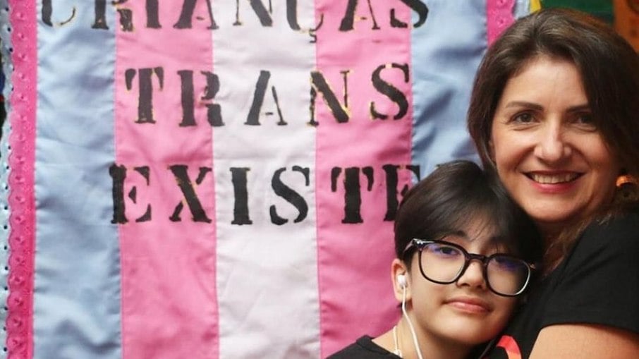 Léo criou o Instagram TransGente com o intuito de dar visibilidade para a pauta trans, e se mostrar como uma criança trans; o perfi agora está se tornando uma ONG