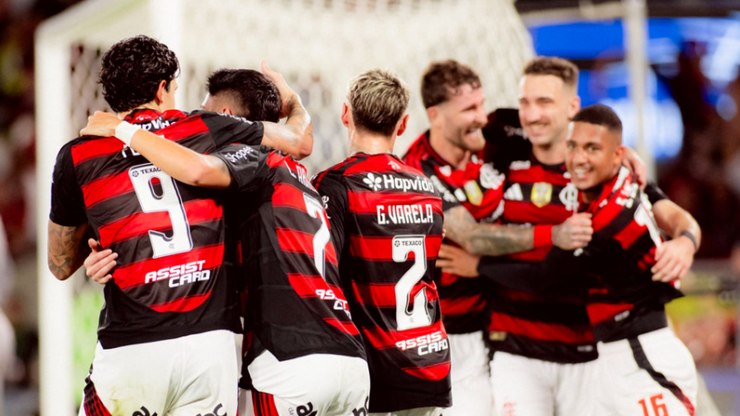 Mauro Cezar exalta craque do Flamengo e cutuca rivais: ‘Trouxas’