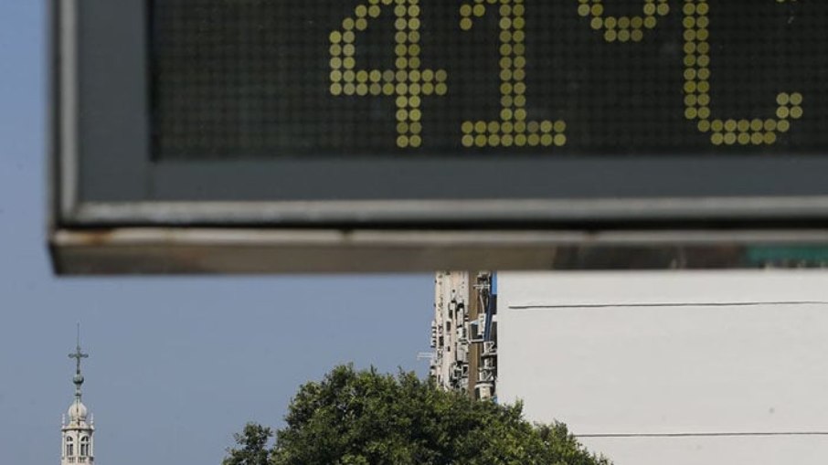De acordo com o alerta emitido pela MetSul, os estados mais impactados serão Mato Grosso e Mato Grosso do Sul, nos quais a maioria das cidades deverá enfrentar temperaturas acima dos 40ºC.