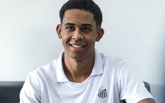 Com vários jogadores no departamento médico, Cuca tem desafio para definir a escalação na Vila Belmiro Com vários jogadores no departamento médico, Cuca tem desafio para definir a escalação na Vila Belmiro