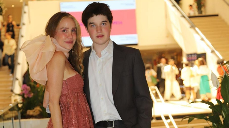 Stephano Strand ao lado da mãe, Rafaela Vasconcellos Stephano Strand ao lado da mãe, Rafaela Vasconcellos