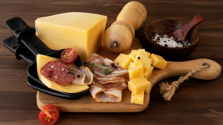 Viajantes que vão para o Reino Unido não podem levar queijo e nem carne Viajantes que vão para o Reino Unido não podem levar queijo e nem carne