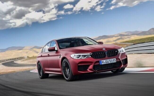 BMW M5: mais potente, forte e esportivo. Esta é a melhor forma de um dos sedãs familiares mais velozes da história