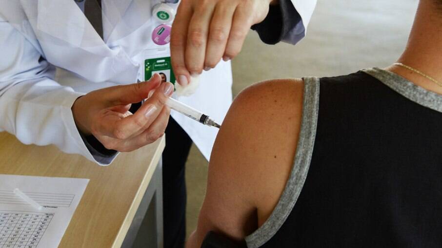 Rio de Janeiro registra falta de vacina e volta a cobrar Ministério da Saúde