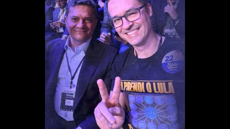 Dallagnol%20usa%20camiseta%20sobre%20pris%C3%A3o%20de%20Lula%20em%20debate%20com%20Fl%C3%A1vio