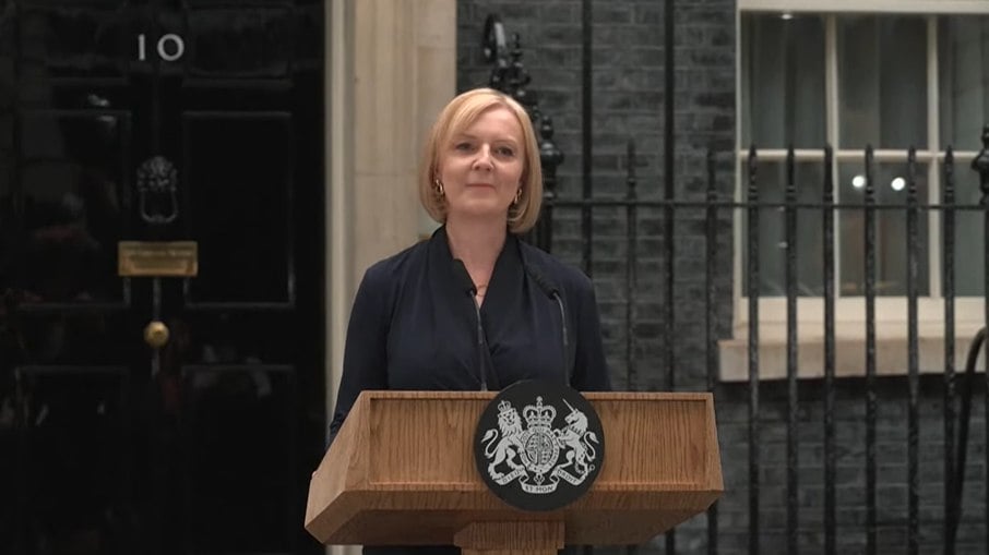 Liz Truss discursou em frente à sede do governo, em Downing Street