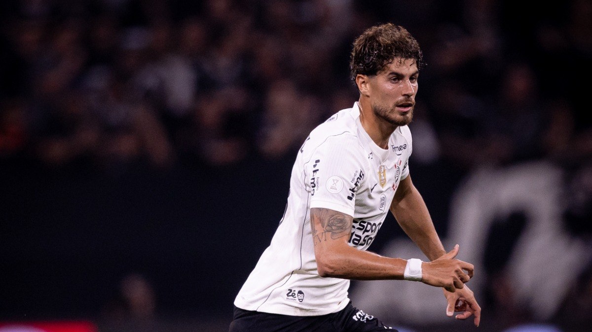 Pedro Raul sofreu trauma na costela e virou dúvida no Corinthians para o duelo contra o Cruzeiro