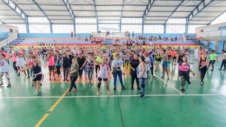Programa oferecerá mais de 20 mil vagas entre cursos e oficinas, divididos em 14 polos de atendimento, com cerca de 200 cursos disponíveis. Programa oferecerá mais de 20 mil vagas entre cursos e oficinas, divididos em 14 polos de atendimento, com cerca de 200 cursos disponíveis.