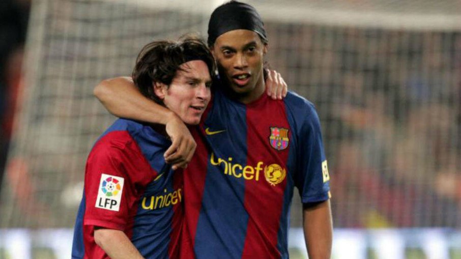 Messi e Ronaldinho atuaram juntos pelo Barcelona