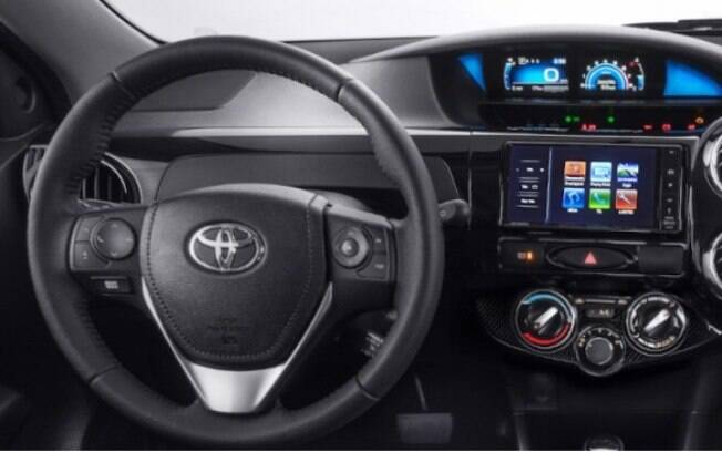 Com a nova central multimídia, o Toyota Etios 2021 ganha novos recursos de conectividade