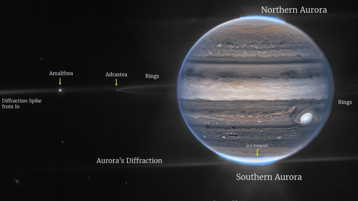 Imagem mostra os anéis de Júpiter e duas pequenas luas, Amalthea e Adrastea