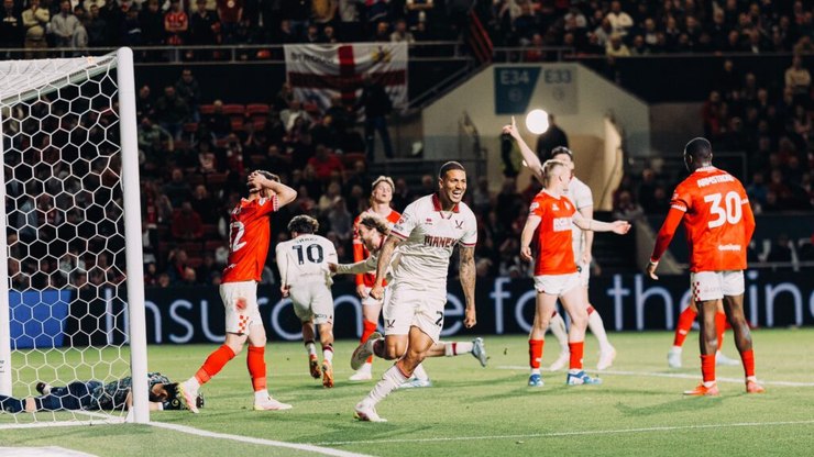 Vini Souza comanda equipe em vitória nos playoffs da Championship