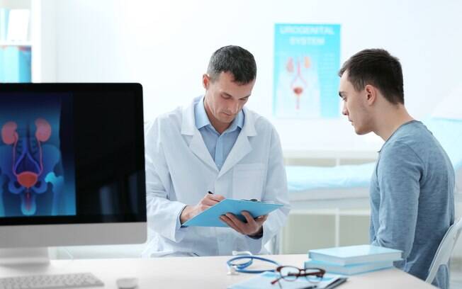 Consulta com urologista pode ajudar a prevenir problemas sérios no futuro, como infertilidade e câncer de próstata Consulta com urologista pode ajudar a prevenir problemas sérios no futuro, como infertilidade e câncer de próstata