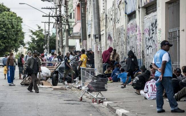 Região central de São Paulo segue tomada por traficantes e usuários de drogas