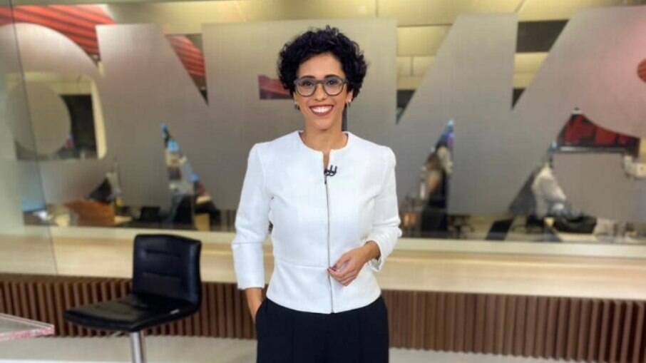 Âncora da GloboNews revela luta contra câncer de mama ao vivo