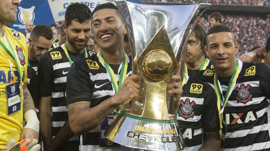 Mesmo com seis meses de salários atrasados, o Corinthians venceu o Brasileirão em 2015