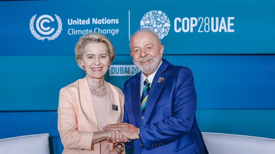 Presidente da República, Luiz Inácio Lula da Silva, durante reunião com a Presidente da Comissão Europeia, Ursula von der Leyen, em Dubai