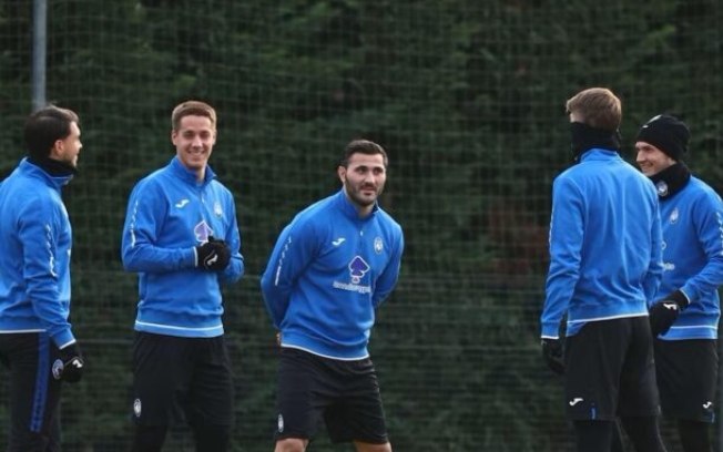 Jogadores da Atalanta durante treinamento da equipe Jogadores da Atalanta durante treinamento da equipe