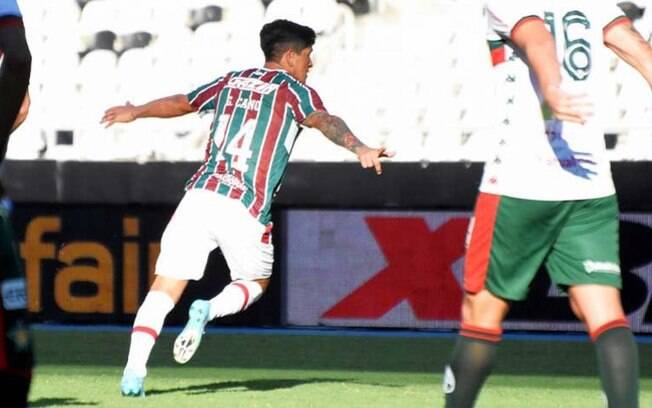 Decisivo, Cano exalta vitória do Fluminense sobre a Portuguesa, mas alerta sobre pontaria da equipe