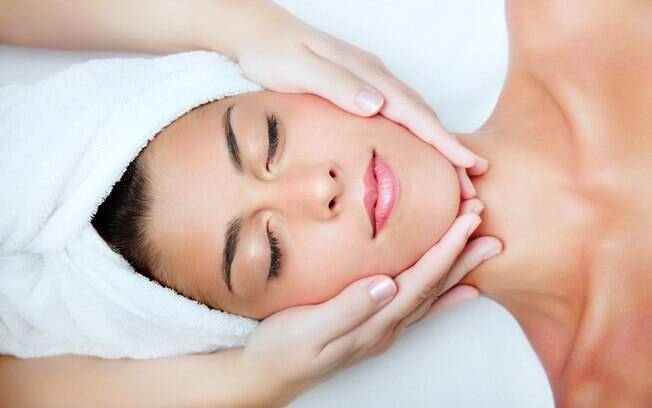 A drenagem facial ajuda a rejuvenescer a pele e prevenir rugas