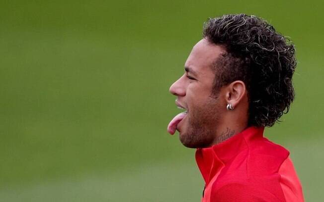 Neymar ainda não sabe se sai ou fica no PSG